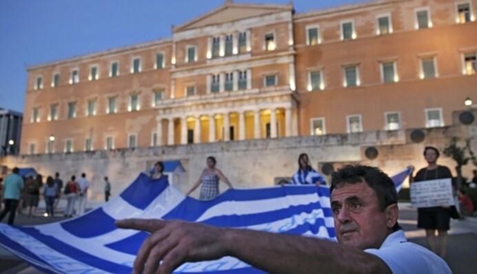 Через страйк профспілок у Греції призупинено рух поїздів, поромів і таксі