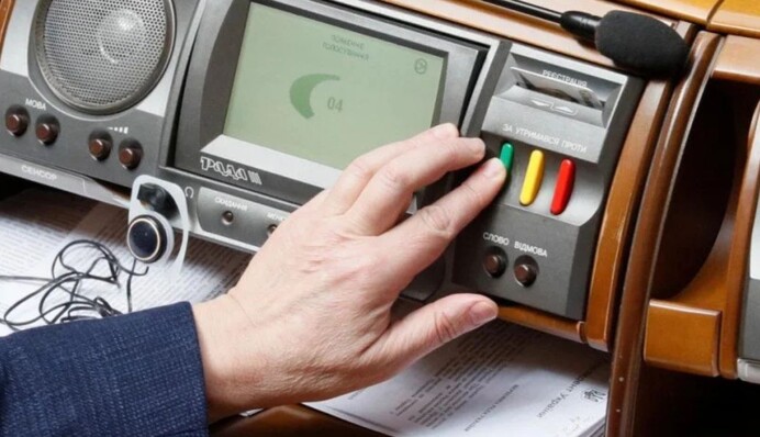 У Раді запропонували встановити ліміт зарплат чиновників на рівні 80 тис.