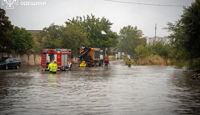 В Одесі продовжують ліквідовувати наслідки масштабної негоди: в ОДА розповіли про ситуацію у місті