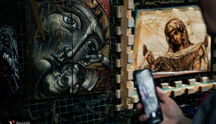 В Киеве открылся выставочный проект "Позывной: Художник" — фото