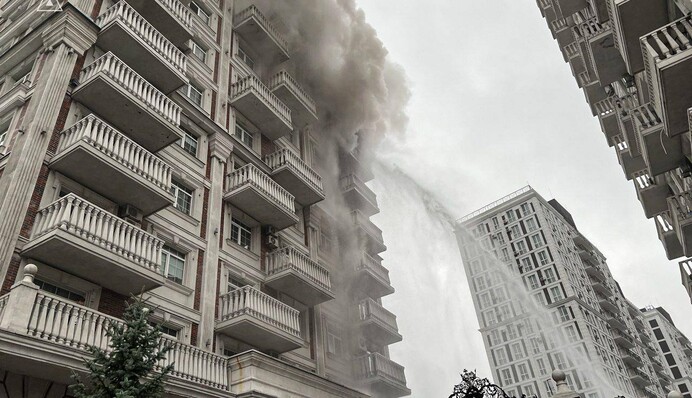 У Києві сталася масштабна пожежа, врятовано 12 людей