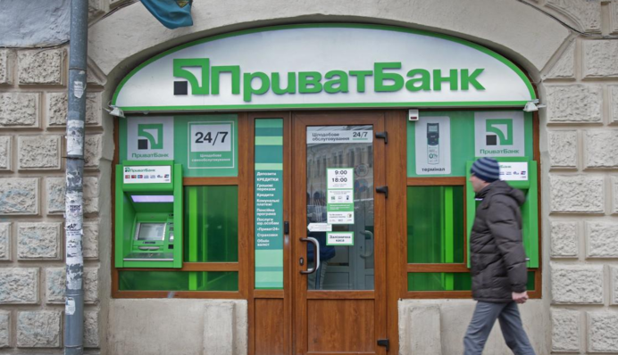 ПриватБанк приостановит оплату картами и работу банкоматов: детали