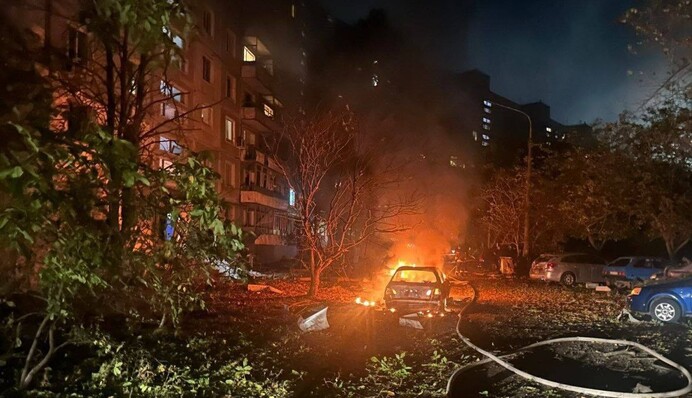 Росіяни вдарили по Запоріжжю: у місті вирують пожежі, є влучання у житлові будинки, перебої зі світлом та водою