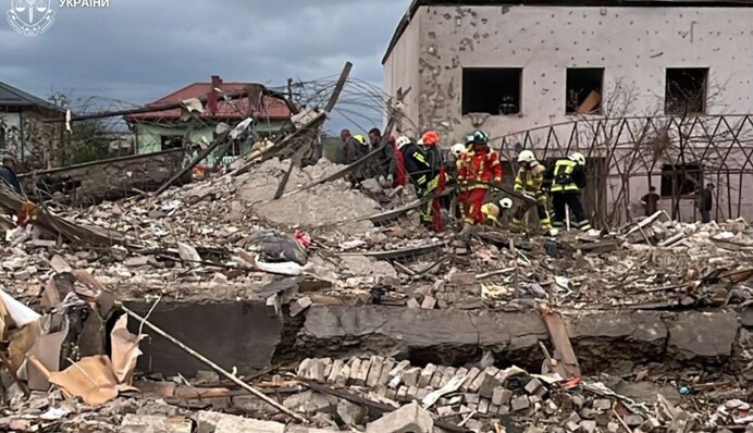 На Львовщине из-за удара окупантов под завалами погибла семья