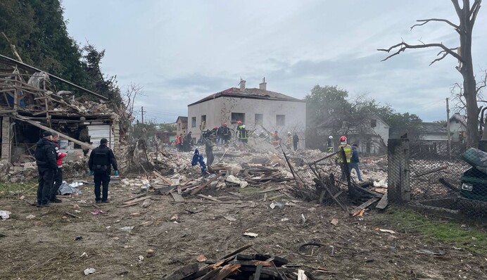 Через масований обстріл РФ у Львові пошкоджені заклади освіти та церква