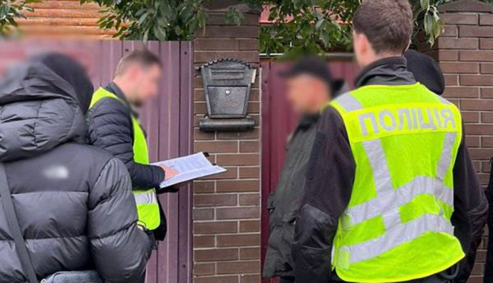 Присвоили 4,9 млн грн, выделенных на уничтожение амброзии: чиновники Киевзеленстроя получили подозрения