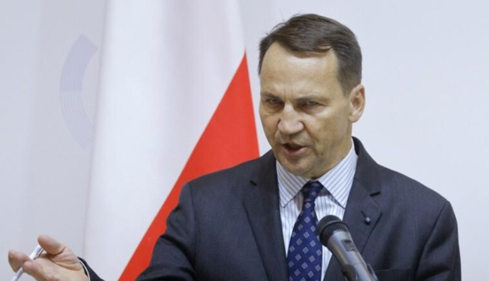 Сікорський відповів на заяву Меркель про роль Польщі в початку агресії РФ