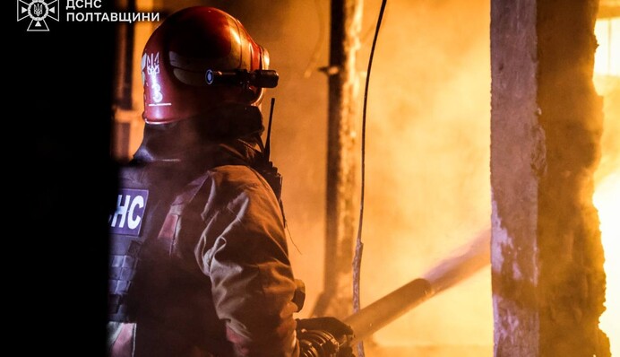 Росіяни вночі атакували Полтавщину: сталися пожежі, є пошкодження