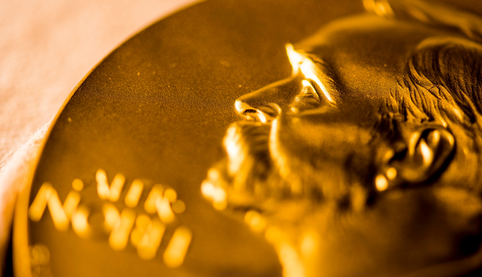 Нобелівську премію з фізики отримали три науковці за відкриття в галузі квантової механіки