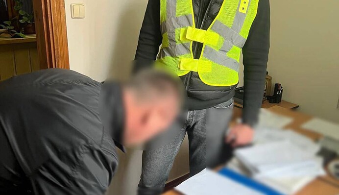 Поліцейські повідомили про підозру посадовцю 