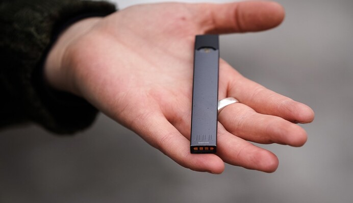 Нелегальні електронні сигарети: економіст розповів про масштаби тіньового бізнесу в Україні