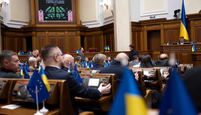 Українці оцінили діяльність фракцій у Раді: "Слугу народу" вважають корисною 25% – КМІС