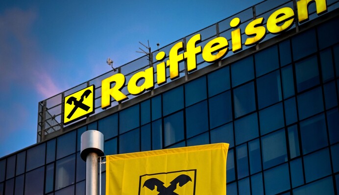 Банк Raiffeisen продовжує шукати варіанти продажу російських активів