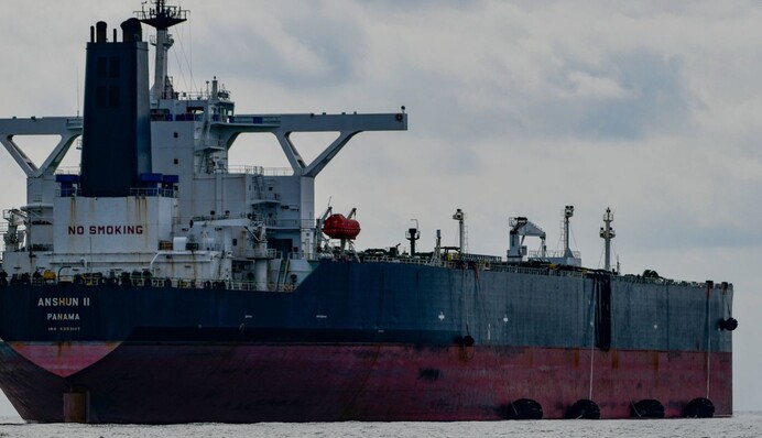 Зеленский заявил, что "теневой флот" РФ насчитывает более 500 танкеров