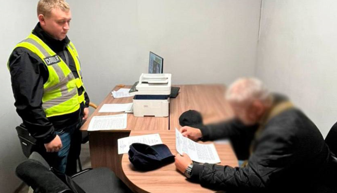 Завладели 500 тыс. грн во время ремонта школы: полиция Киева разоблачила чиновника одной из РГА