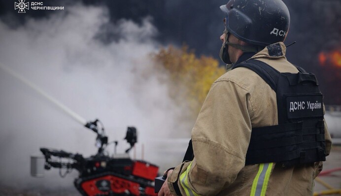 Обстріл РФ енергооб'єкта під Прилуками: ДСНС ліквідувала масштабну пожежу