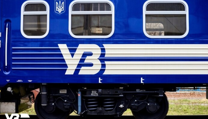 Укрзализныця: поезда курсируют несмотря на блэкауты, отклонения от графика минимальны