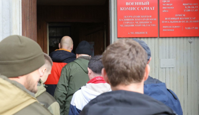 В РФ массово блокируют выезд за границу из-за запуска системы электронных повесток