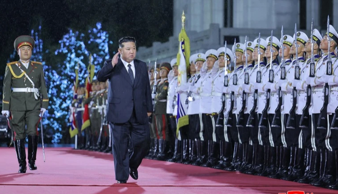 КНДР продемонстрировала новую баллистическую ракету на военном параде