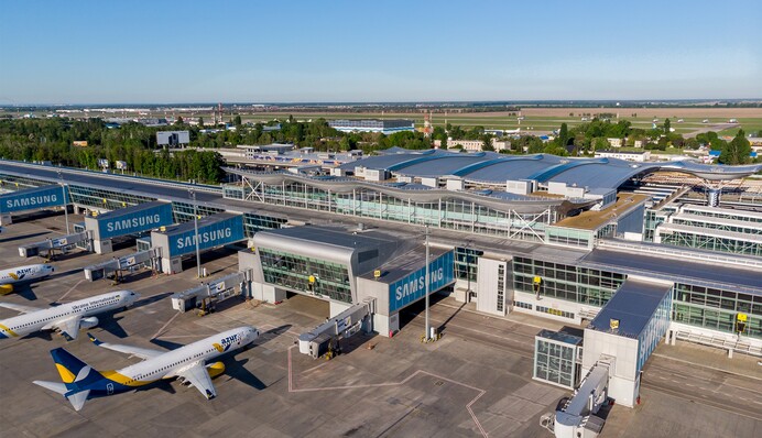 Німецькі авіакомпанії закликали дозволити збивати дрони над аеропортами