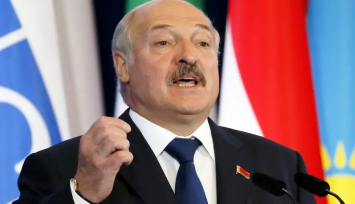 Лукашенко проводит внезапную проверку боеготовности белорусской армии