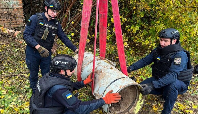 На Чернігівщині рятувальники знайшли бойову частину ракети 