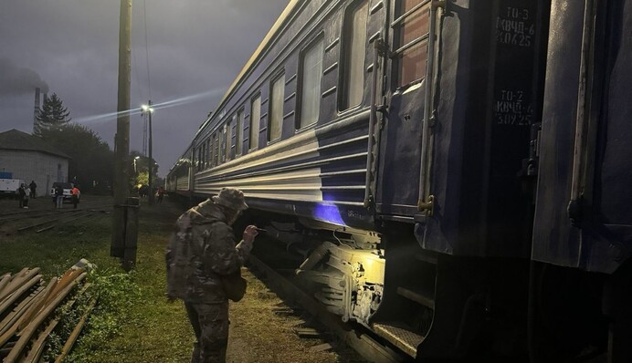 На Прикарпатті зупиняли потяг через повідомлення про замінування