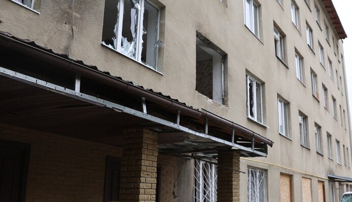 Россияне ударили беспилотником по общежитию в Харькове
