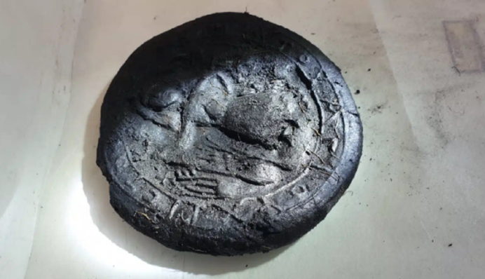 На 1300-летнем священном хлебе увидели уникальное изображение Иисуса Христа