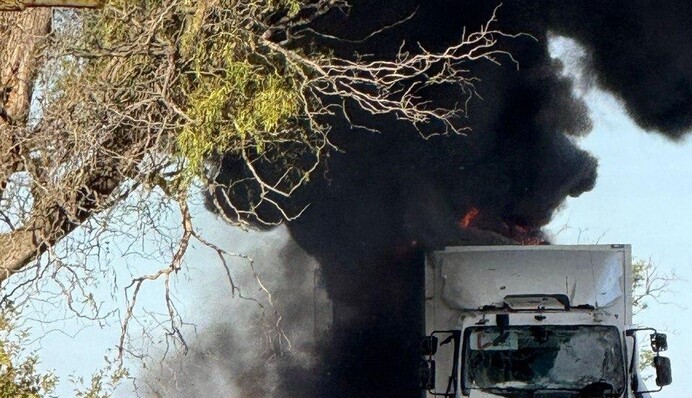 В Херсонской области россияне прицельно атаковали грузовики гуманитарной миссии ООН, часть помощи сгорела