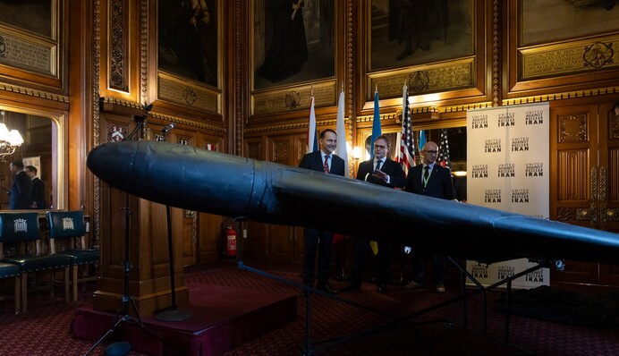 Сикорский показал в парламенте Британии иранский беспилотник