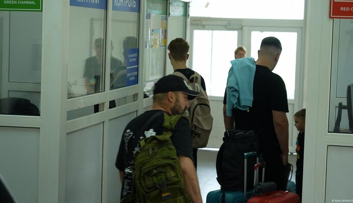 Выезд мужчин 18–23 лет из Украины не угрожает экономике — в Офисе миграционной политики объяснили ситуацию