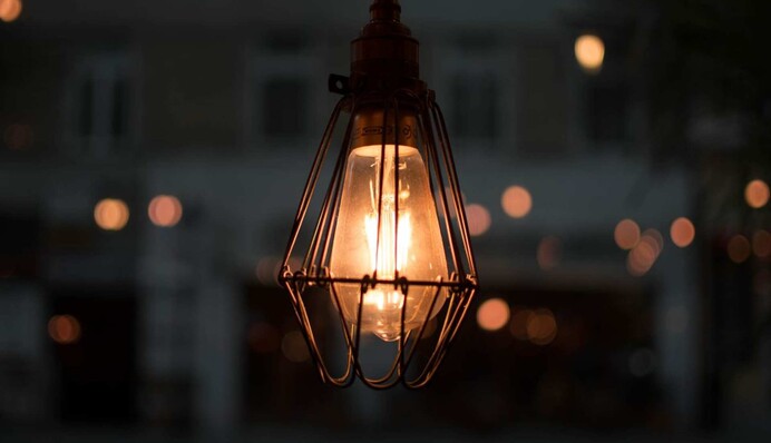 Отключения света в Украине: где найти актуальные графики