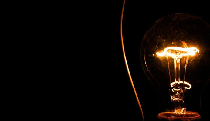 Через російські атаки у Києві та низці областей запровадили екстрені відключення