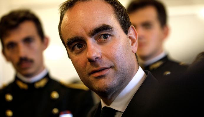 Парламент Франції не підтримав вотум недовіри уряду Лекорню