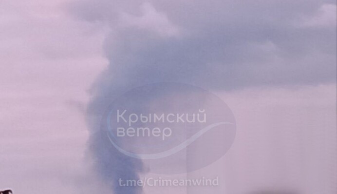 В окупованому Криму лунали вибухи: ймовірно, зайнялася нафтобаза