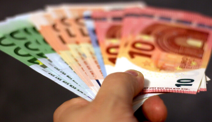 Краще дзвоніть Трампу: яким буде курс євро до гривні до кінця 2025 року