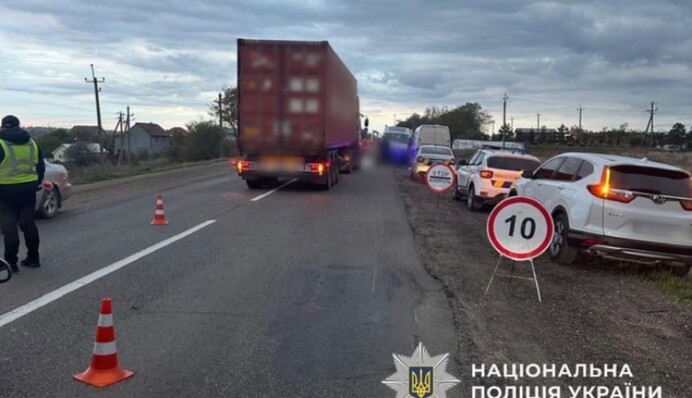 В Одесской области грузовик наехал на двух военных на блокпосте: они погибли