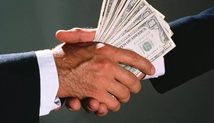 Более 50% украинцев заметили улучшение в борьбе с коррупцией - опрос