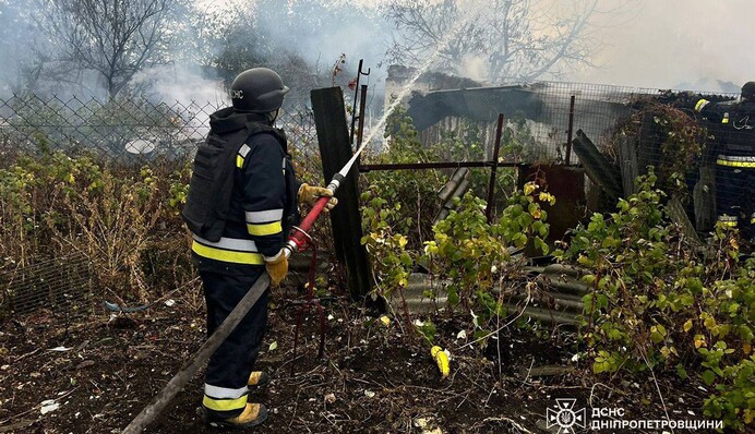 Російська атака на Дніпропетровщину: пошкоджені медзаклад, ферма та автівки