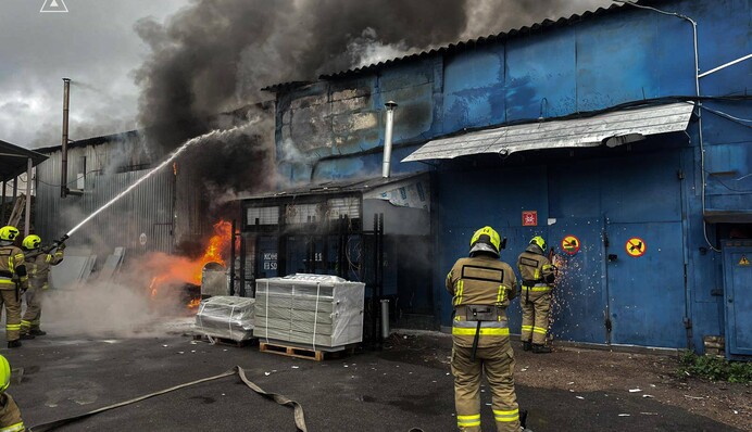 У Києві сталася масштабна пожежа на складі