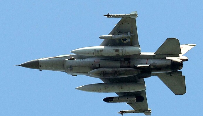 Израильские ВВС нанесли серию авиаударов по городу Рафах в секторе Газа