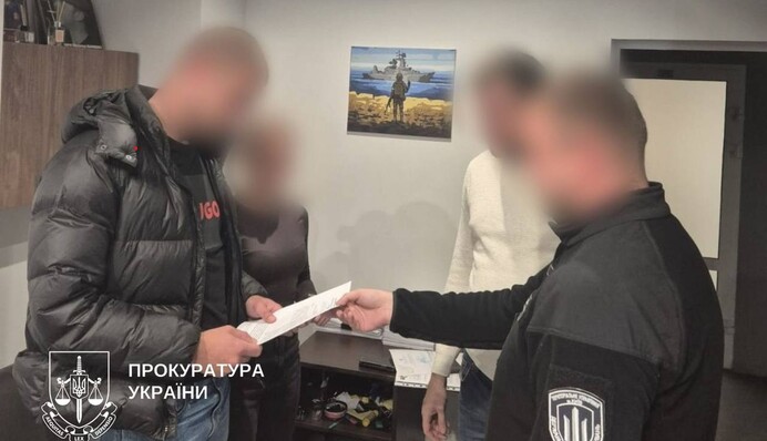 Правоохоронці повідомили про підозру поліцейським, які побили чоловіка біля ТЦК