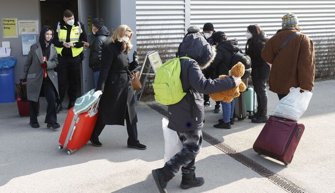 В Австрії до кінця року припинить роботу центр прийому біженців з України