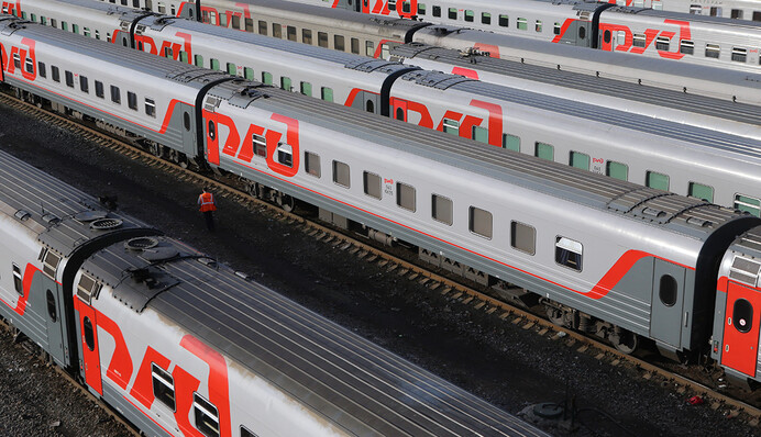 Російська залізниця готується до скорочення управлінського персоналу та заморожування найму – розвідка