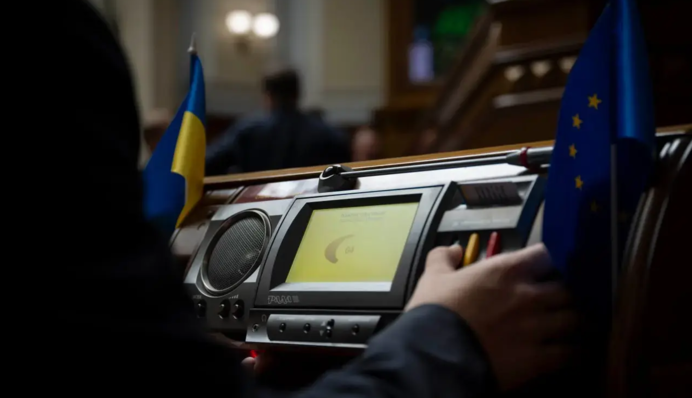 Верховная Рада в очередной раз продлила военное положение и мобилизацию