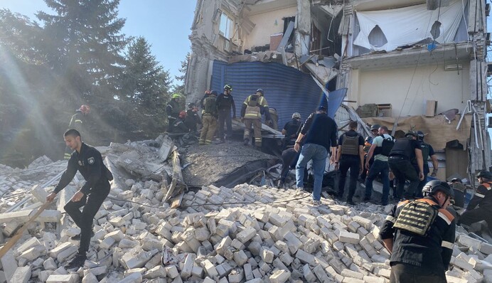 Россияне атаковали дронами центр Семеновки на Черниговщине - повреждено админздание