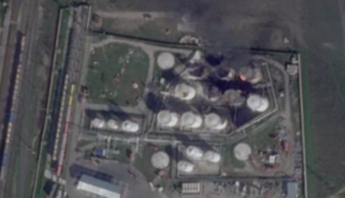 Палає п'ять резервуарів: нові супутникові знімки наслідків атаки на нафтобазу в Криму