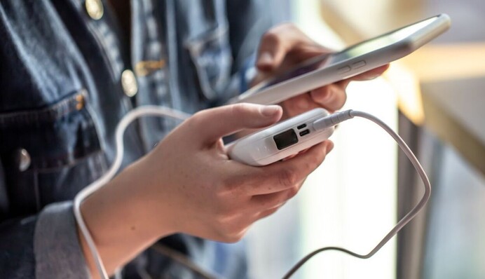 Как зарядить телефон, когда нет света: альтернативные способы