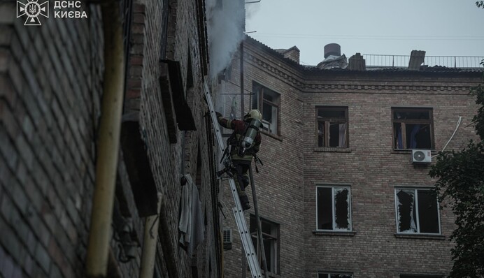 В Киевской области продолжается ликвидация последствий российских ударов: ГСЧС рассказали подробности
